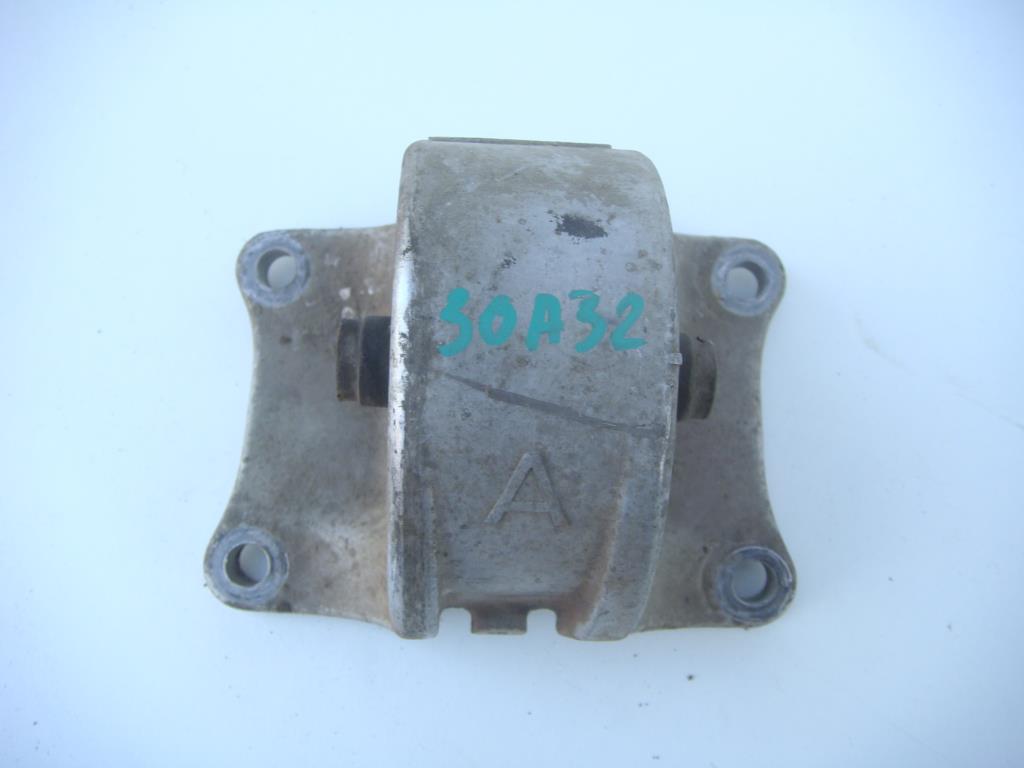 NISSAN MAXIMA (A32) 1994-2000 для Опора КПП