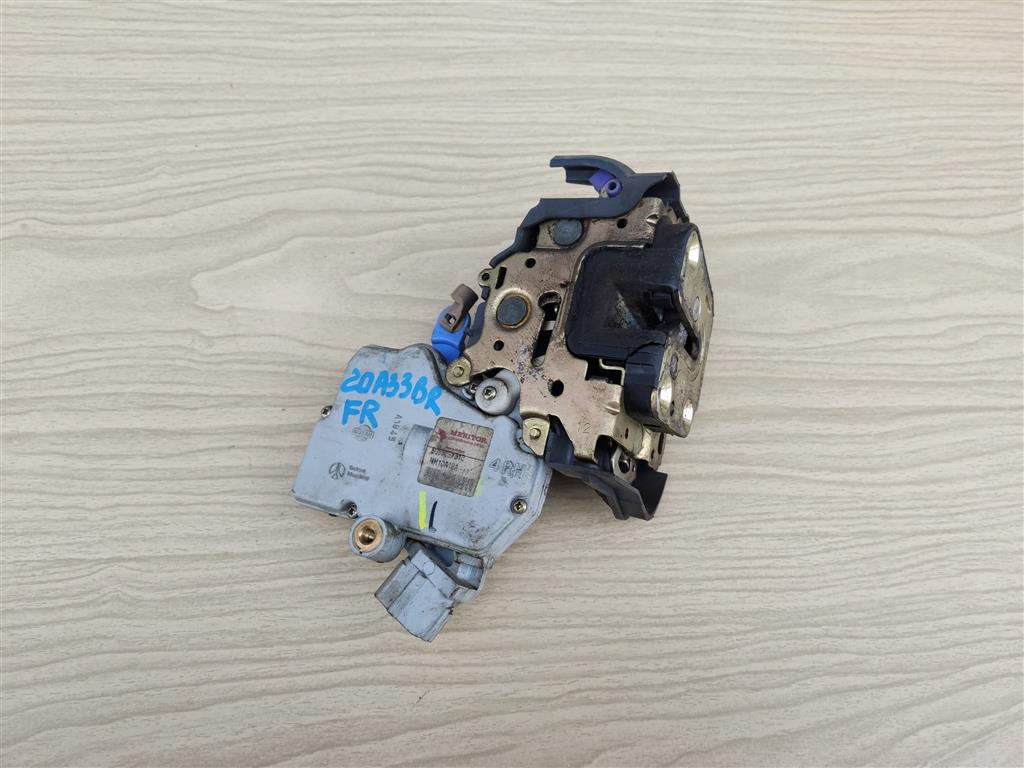 NISSAN MAXIMA (A33) 1999-2006 для Замок двери передней правой