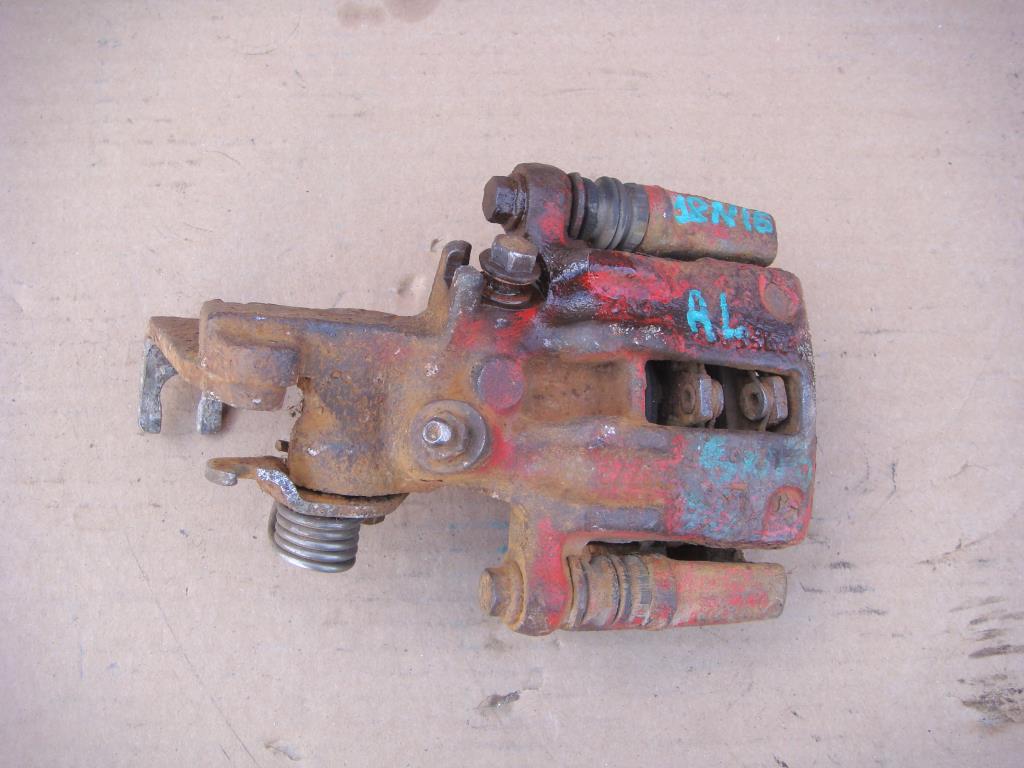 NISSAN ALMERA (N16) 2000-2006 для Суппорт задний левый