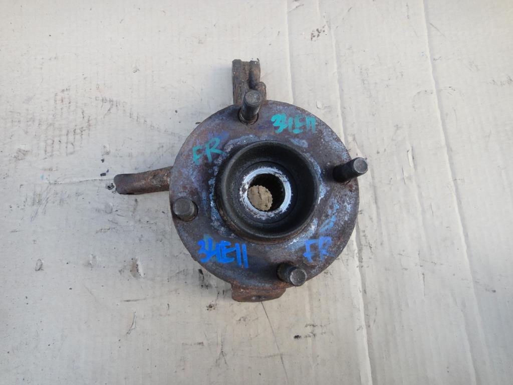 NISSAN ALMERA (N16) 2000-2006 для Кулак передний правый