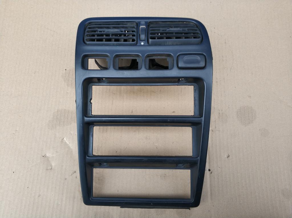 NISSAN PRIMERA (P10) 1990-1996 для Консоль торпедо (ценральная)