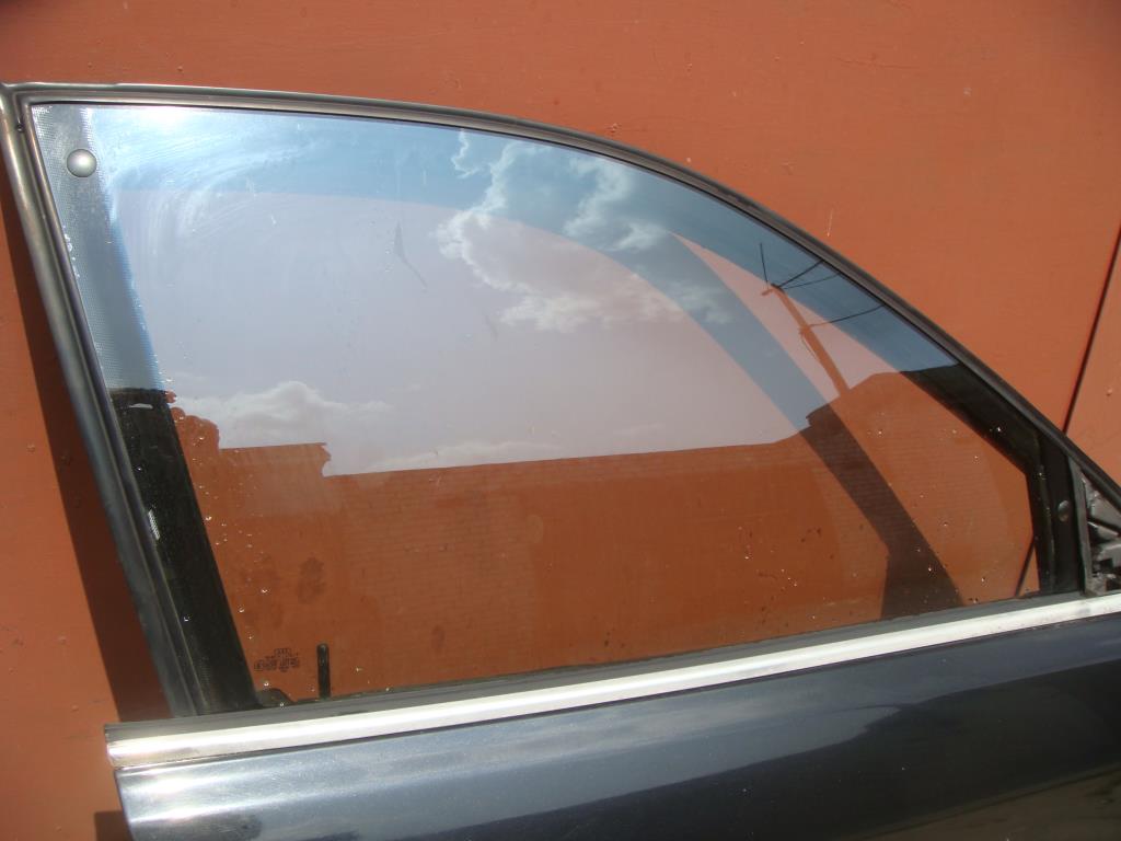 AUDI A8 (D2) 1994-2003 для Стекло двери передней правой