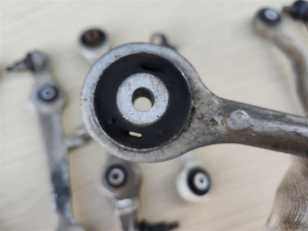 AUDI A4 (B5) 1994-2000 для Рычаг подвески (комплект) AUDI A4 (B5) 1994-2000 для Рычаг подвески (комплект)