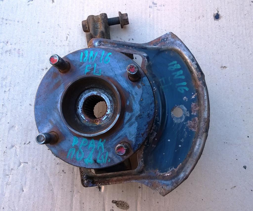 NISSAN ALMERA (N16) 2000-2006 для Кулак передний левый