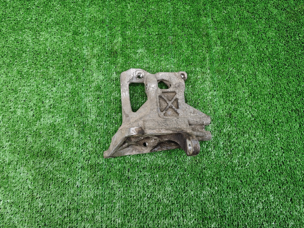 SUBARU LEGACY (B11) 1994-1998 для Кронштейн компрессора кондиционера