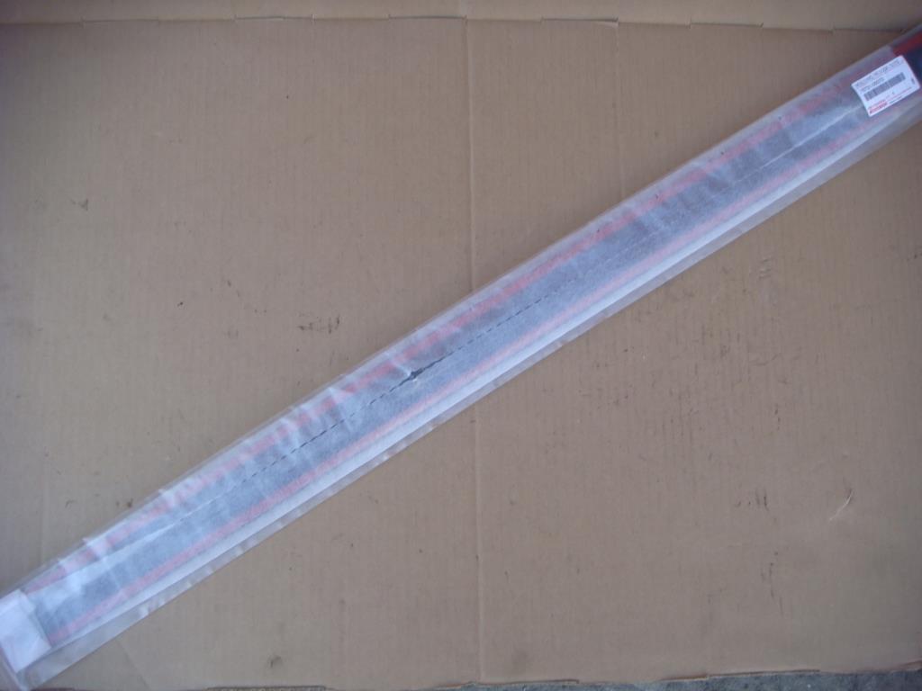 TOYOTA AVENSIS (T220) 1997-2003 для Молдинг двери передней левой