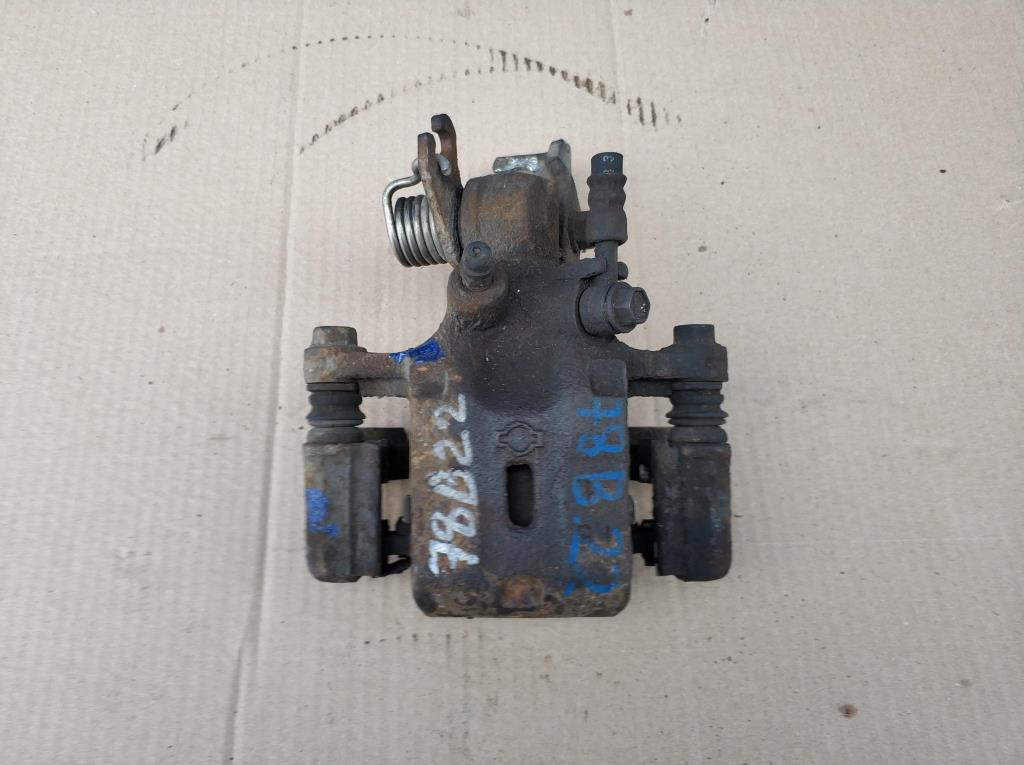 NISSAN ALMERA (N16) 2000-2006 для Суппорт задний левый