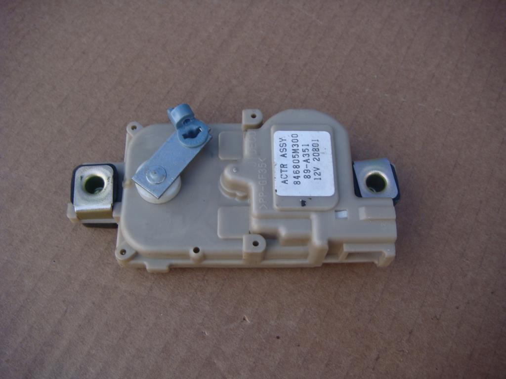 NISSAN ALMERA (N16) 2000-2006 для Актуатор (привод) замка багажника