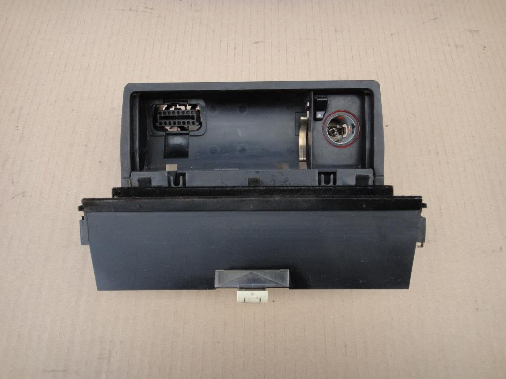 AUDI A8 (D2) 1994-2003 для Пепельница