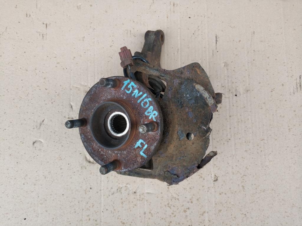 NISSAN ALMERA (N16) 2000-2006 для Кулак передний левый