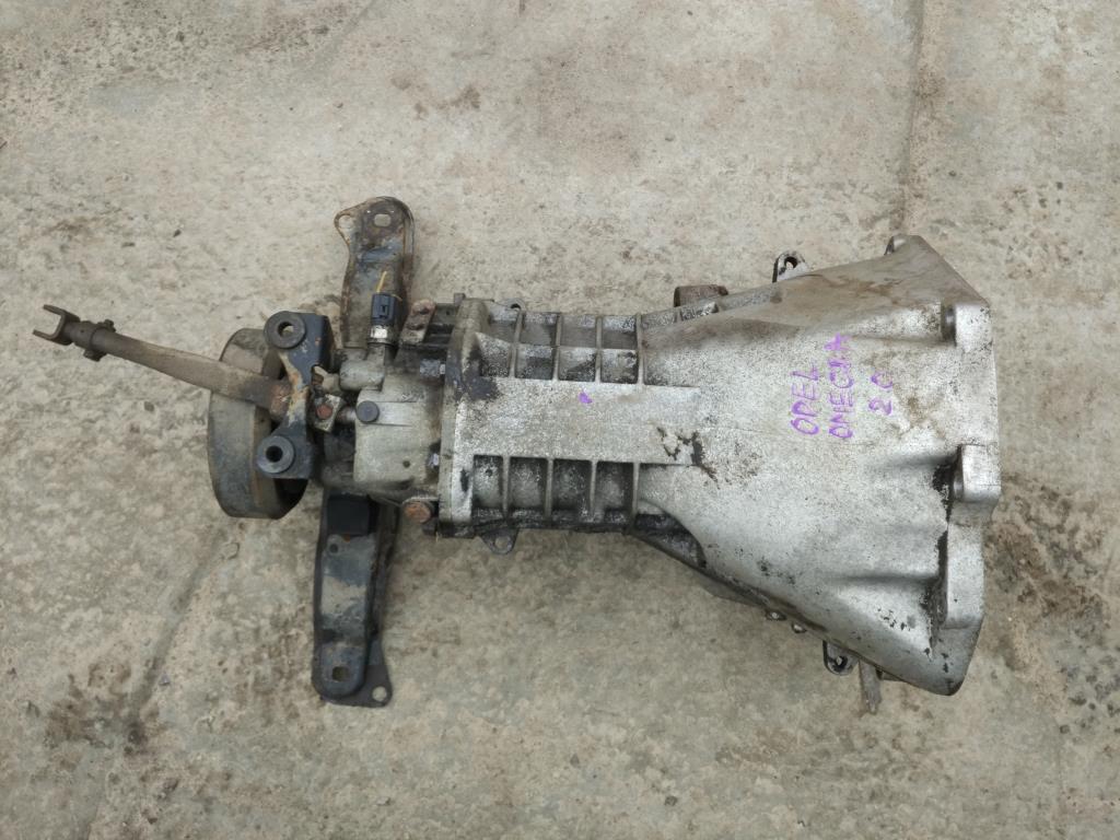 OPEL OMEGA A 1986-1994 для МКПП (механическая коробка переключения передач)