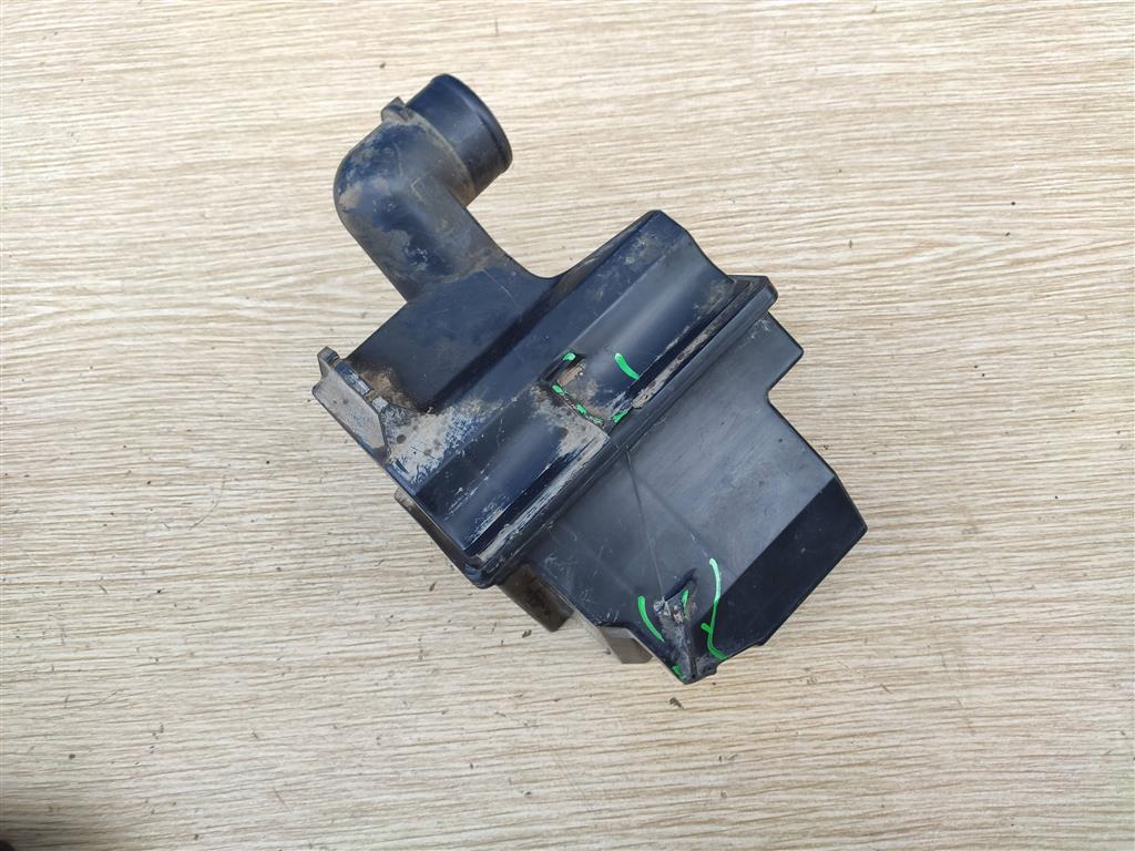 NISSAN ALMERA (N16) 2000-2006 для Резонатор воздушного фильтра