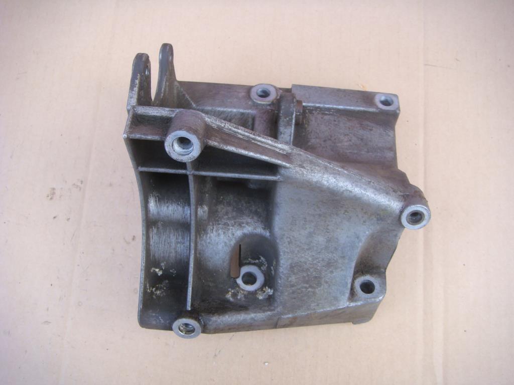 AUDI A8 (D2) 1994-2003 для Кронштейн насоса ГУР