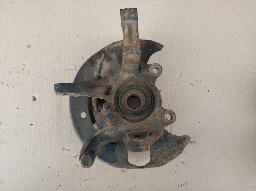 NISSAN MAXIMA (A32) 1994-2000 для Кулак передний левый