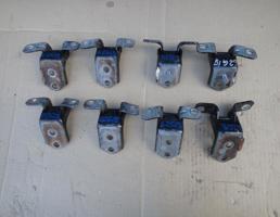 Петля двери передней правой (нижняя) для MAZDA 3 (BK) 2003-2009  запчасти бу