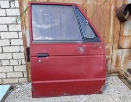 Дверь передняя правая для MITSUBISHI PAJERO 1982-1990  запчасти бу