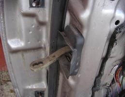 Ограничитель открывания двери для BMW 5 (E39) 1995-2003  запчасти бу