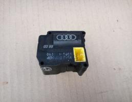 Актуатор (привод) заслонки печки для AUDI A8 (D2) 1994-2003  запчасти бу