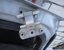 Петля двери (крышки) багажника для JEEP GRAND CHEROKEE (WJ) 1999-2004  запчасти бу