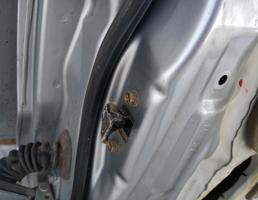 Ограничитель открывания двери для MITSUBISHI LANCER (CS) 2003-2008  запчасти бу