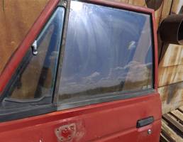 Стекло двери передней левой для MITSUBISHI PAJERO 1982-1990  запчасти бу