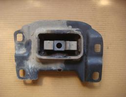 Опора двигателя левая для MAZDA 3 (BK) 2003-2009  запчасти бу