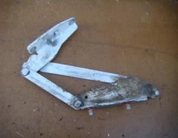 Петля двери (крышки) багажника правая для RENAULT MEGAN 1996-1999  запчасти бу