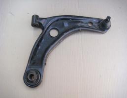 Рычаг передний правый для TOYOTA YARIS 2005-2010  запчасти бу