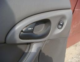 Ручка двери внутренняя задняя левая для FORD FOCUS I 1998-2004  запчасти бу