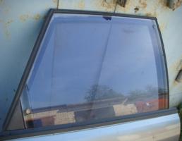 Стекло двери задней правой для AUDI 100 (44) 1983-1991  запчасти бу