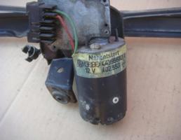 Мотор стеклоочистителя передний для AUDI 100 (44) 1983-1991  запчасти бу