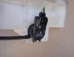 Насос омывателя стекла для MAZDA 3 (BK) 2003-2009  запчасти бу