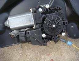 Мотор стеклоподъёмника для AUDI A8 (D2) 1994-2003  запчасти бу