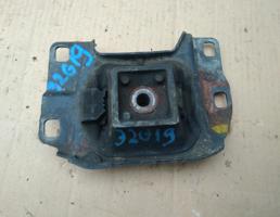 Опора двигателя левая для FORD C-MAX 2003-2007  запчасти бу
