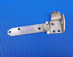 Петля крышки багажника для MITSUBISHI PAJERO/MONTERO (V1,V2,V3,V4) 1990-1997  запчасти бу