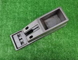 Консоль между сидений для MITSUBISHI PAJERO 1982-1990  запчасти бу