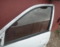 Стекло двери передней левой для RENAULT MEGAN 1996-1999  запчасти бу