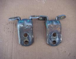 Петля двери передней левой (нижняя) для NISSAN MAXIMA (A33) 1999-2006  запчасти бу