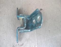 Петля двери передней левой (нижняя) для NISSAN ALMERA (N15) 1995-2000  запчасти бу