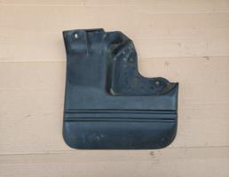 Брызговик передний правый для MITSUBISHI PAJERO/MONTERO (V1,V2,V3,V4) 1990-1997  запчасти бу