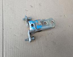 Петля двери передней левой (нижняя) для MITSUBISHI LANCER (CS) 2003-2008  запчасти бу