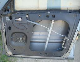 Стеклоподъёмник механический передний правый для AUDI 100 (44) 1983-1991  запчасти бу