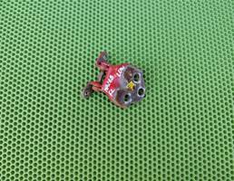 Петля двери передней левой (нижняя) для MITSUBISHI PAJERO 1982-1990  запчасти бу