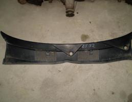 Накладка стеклоочистителя (жабо) для JEEP GRAND CHEROKEE (ZJ) 1993-1998  запчасти бу