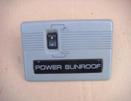 Кнопка управления люком для MITSUBISHI PAJERO/MONTERO (V1,V2,V3,V4) 1990-1997  запчасти бу