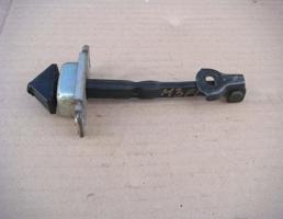 Ограничитель открывания двери для MAZDA 3 (BK) 2003-2009  запчасти бу