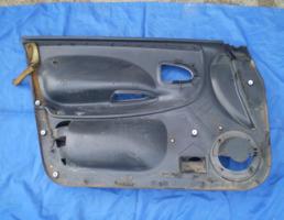 Обшивка двери передней правой для RENAULT MEGAN 1999-2002  запчасти бу