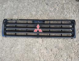 Решетка радиатора для MITSUBISHI PAJERO/MONTERO (V1,V2,V3,V4) 1990-1997  запчасти бу