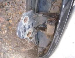 Петля двери задней левой (нижняя) для MITSUBISHI PAJERO/MONTERO (V1,V2,V3,V4) 1990-1997  запчасти бу