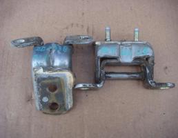 Петля двери задней левой (нижняя) для NISSAN MAXIMA (A33) 1999-2006  запчасти бу